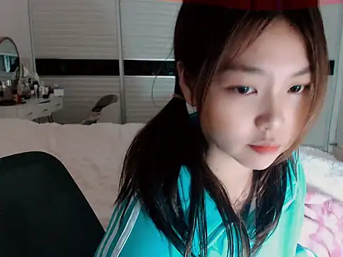 -Lucky Girl online show from December 17, 2024, 12:22 pm