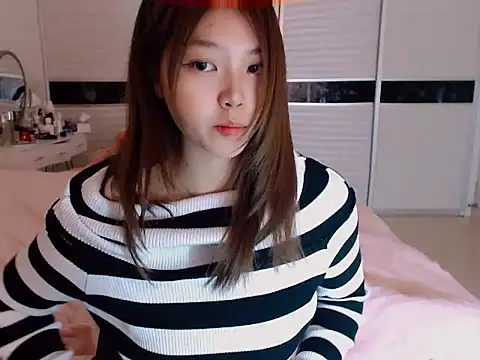 -Lucky Girl online show from December 18, 2024, 4:42 am