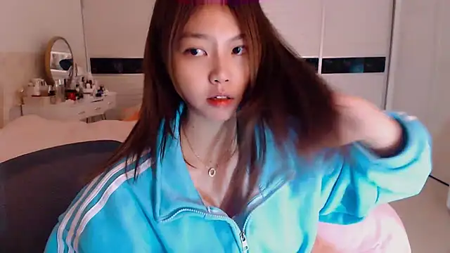 -Lucky Girl online show from December 19, 2024, 8:02 am