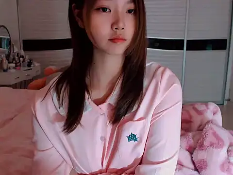 -Lucky Girl online show from December 20, 2024, 2:30 am