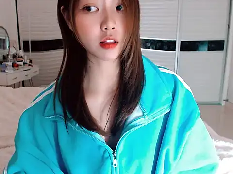 -Lucky Girl online show from December 26, 2024, 5:37 am