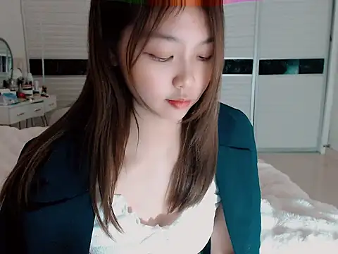 -Lucky Girl online show from December 26, 2024, 11:43 am