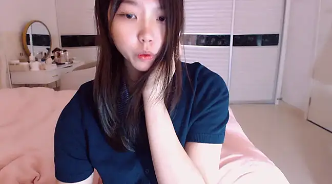 -Lucky Girl online show from March 15, 2025, 4:35 am