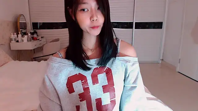 -Lucky Girl online show from September 11, 2025, 3:17 am