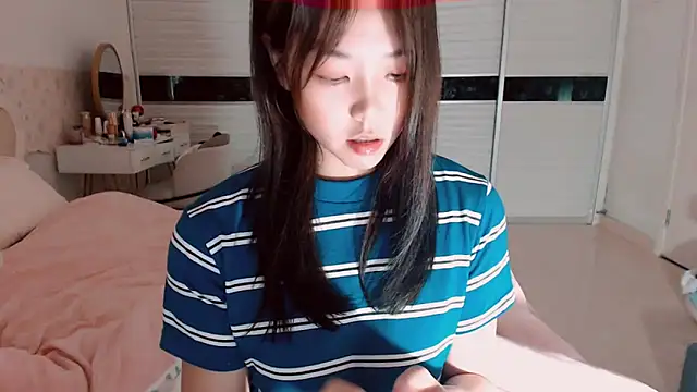 -Lucky Girl online show from April 24, 2026, 1:02 pm