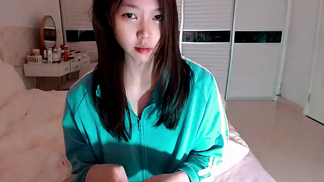 -Lucky Girl online show from May 10, 2026, 2:17 am