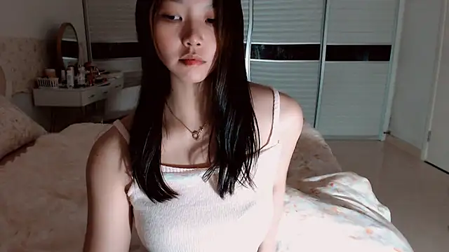 -Lucky Girl online show from May 10, 2026, 2:33 pm