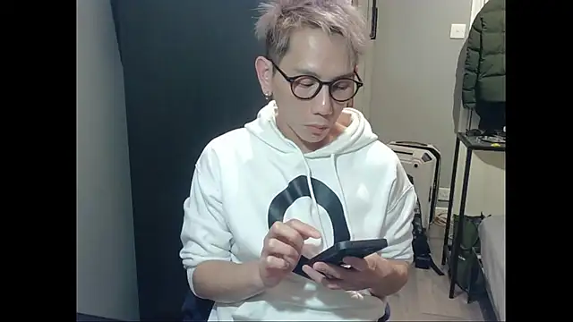 Snapshot of UndreamtM chatting on February 4, 2026, 3:18 pm UndreamtM online show from February 4, 2026, 3:18 pm