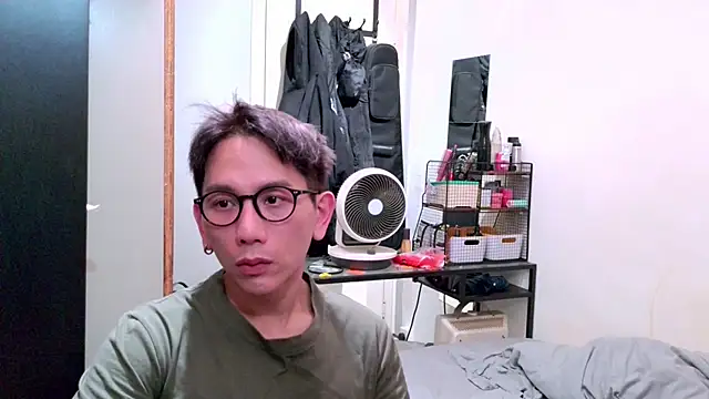 Snapshot of UndreamtM chatting on February 15, 2026, 2:03 pm UndreamtM online show from February 15, 2026, 2:03 pm