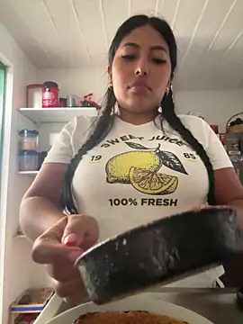 emmyjhonson07 online show from February 28, 2026, 1:23 pm