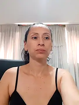 AliceRossi online show from December 18, 2024, 5:52 pm