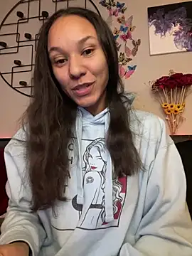 Snapshot of _Neeka_ chatting on December 4, 2024, 4:10 am Neeka online show from December 4, 2024, 4:10 am