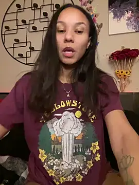 Snapshot of _Neeka_ chatting on December 6, 2024, 4:14 am Neeka online show from December 6, 2024, 4:14 am