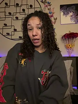 Snapshot of _Neeka_ chatting on January 4, 2025, 11:33 am Neeka online show from January 4, 2025, 11:33 am