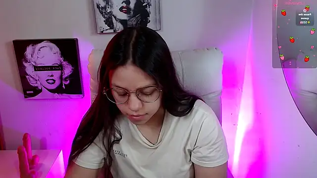 SamanthaRoldaan online show from December 3, 2025, 2:26 pm