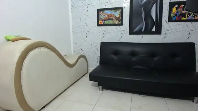 Snapshot of sexy_latin_room chatting on October 22, 2025, 9:58 pm sexy latin room online show from October 22, 2025, 9:58 pm