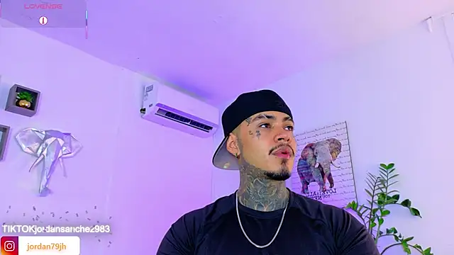 JordanSmiith  online show from April 23, 2026, 9:28 pm