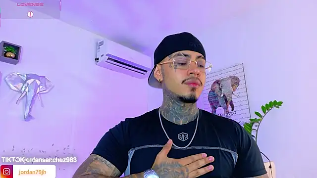 JordanSmiith  online show from April 24, 2026, 8:44 pm