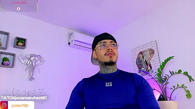 JordanSmiith  online show from May 2, 2026, 9:09 pm