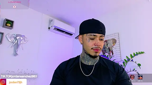 JordanSmiith  online show from May 18, 2026, 9:42 pm