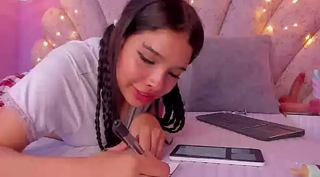 Snapshot of chloe_watson_ chatting on March 5, 2025, 2:25 am chloe watson  online show from March 5, 2025, 2:25 am