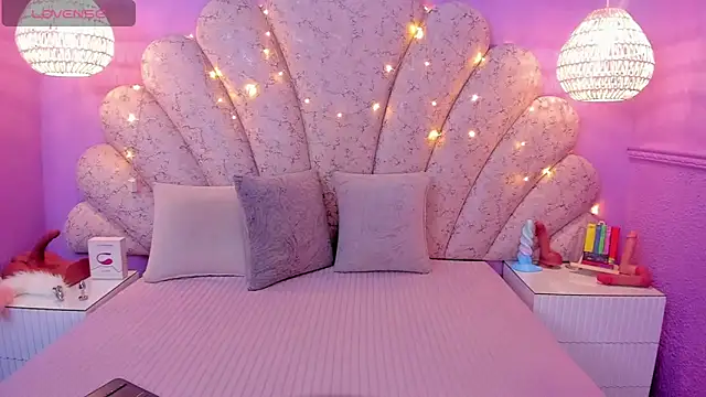 Snapshot of chloe_watson_ chatting on March 12, 2025, 7:38 pm chloe watson  online show from March 12, 2025, 7:38 pm