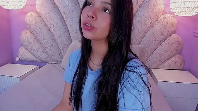 Snapshot of chloe_watson_ chatting on March 20, 2025, 8:29 pm chloe watson  online show from March 20, 2025, 8:29 pm