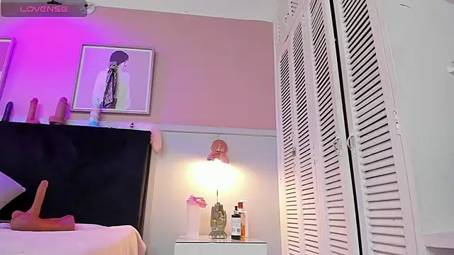 Snapshot of chloe_watson_ chatting on October 25, 2025, 3:07 pm chloe watson  online show from October 25, 2025, 3:07 pm