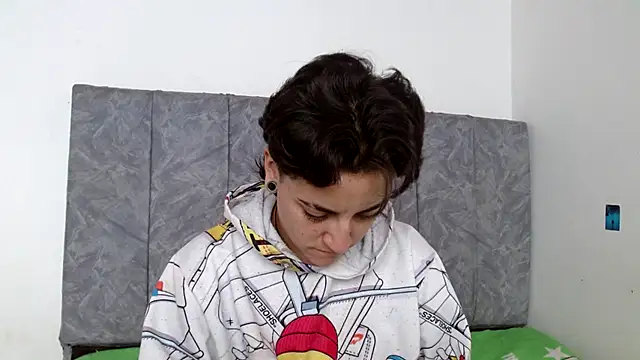 linda 33 online show from November 6, 2025, 3:24 pm