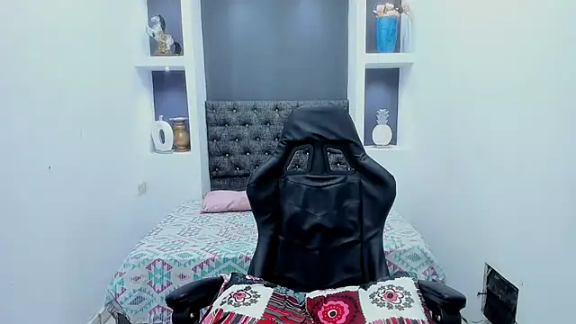 KatrinaQueen1 online show from January 12, 2025, 3:17 am