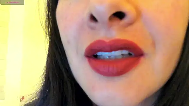 Snapshot of queen_fetish chatting on September 29, 2025, 10:20 am queen fetish online show from September 29, 2025, 10:20 am