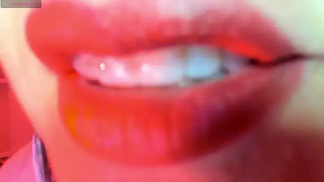 Snapshot of queen_fetish chatting on October 16, 2025, 10:27 am queen fetish online show from October 16, 2025, 10:27 am