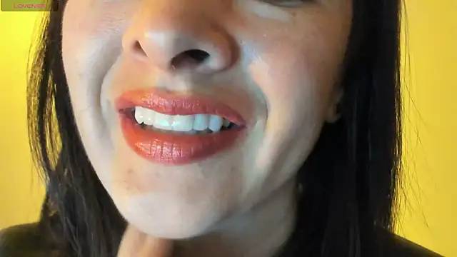 Snapshot of queen_fetish chatting on October 23, 2025, 10:25 am queen fetish online show from October 23, 2025, 10:25 am