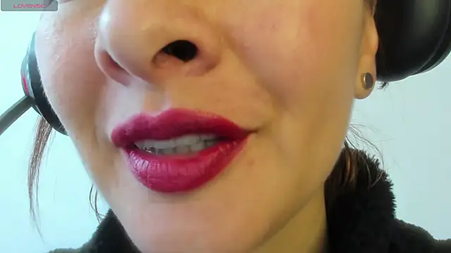 Snapshot of queen_fetish chatting on April 13, 2026, 2:44 pm queen fetish online show from April 13, 2026, 2:44 pm