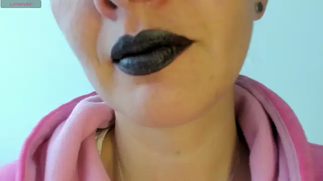 Snapshot of queen_fetish chatting on April 23, 2026, 2:30 pm queen fetish online show from April 23, 2026, 2:30 pm
