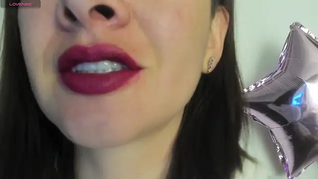 queen fetish online show from June 12, 2026, 10:36 am