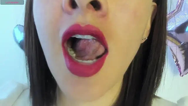 queen fetish online show from June 18, 2026, 3:38 pm