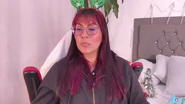 Snapshot of evelynjohnsoon chatting on December 14, 2024, 2:21 pm evelynjohnsoon online show from December 14, 2024, 2:21 pm