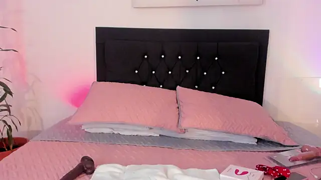 Snapshot of evelynjohnsoon chatting on February 1, 2025, 2:56 pm evelynjohnsoon online show from February 1, 2025, 2:56 pm