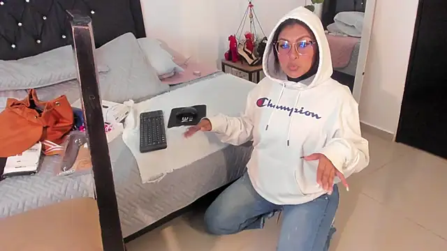 Snapshot of evelynjohnsoon chatting on March 6, 2025, 12:30 pm evelynjohnsoon online show from March 6, 2025, 12:30 pm