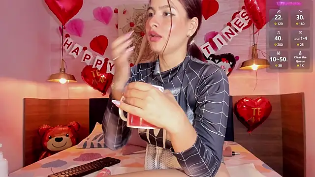 Snapshot of AnneDixie chatting on February 15, 2025, 12:22 pm AnneDixie online show from February 15, 2025, 12:22 pm