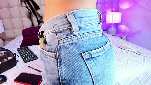 Snapshot of AnneDixie chatting on March 11, 2025, 3:05 am AnneDixie online show from March 11, 2025, 3:05 am