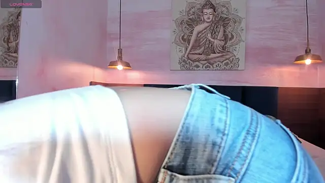 Snapshot of AnneDixie chatting on March 23, 2025, 3:21 am AnneDixie online show from March 23, 2025, 3:21 am