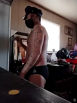 prettyboi6992 online show from December 16, 2025, 8:36 pm