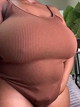 Snapshot of Bustygoddess32 chatting on January 21, 2025, 7:47 am Bustygoddess32 online show from January 21, 2025, 7:47 am