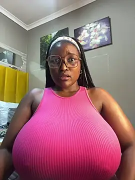 Snapshot of Bustygoddess32 chatting on January 28, 2025, 5:00 am Bustygoddess32 online show from January 28, 2025, 5:00 am