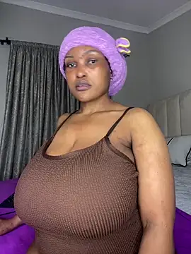 Bustygoddess32 online show from June 18, 2026, 5:28 pm