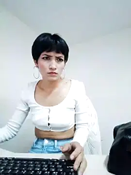 Snapshot of Hannaaaa__ chatting on December 5, 2024, 7:06 pm Hannaaaa online show from December 5, 2024, 7:06 pm