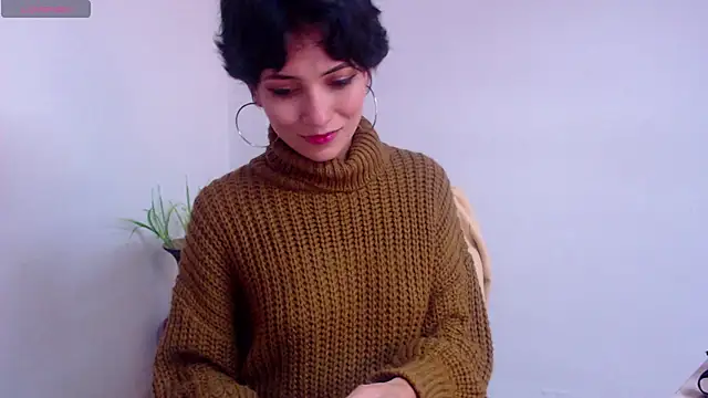 Snapshot of Hannaaaa__ chatting on December 19, 2024, 4:35 pm Hannaaaa online show from December 19, 2024, 4:35 pm