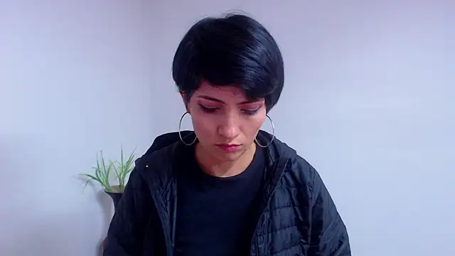 Snapshot of Hannaaaa__ chatting on December 23, 2024, 10:44 pm Hannaaaa online show from December 23, 2024, 10:44 pm